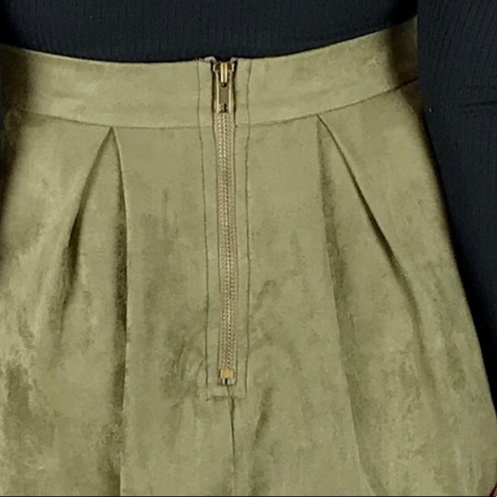 Nikki's Pleated Vegan Skirt - Picture 4 of 4